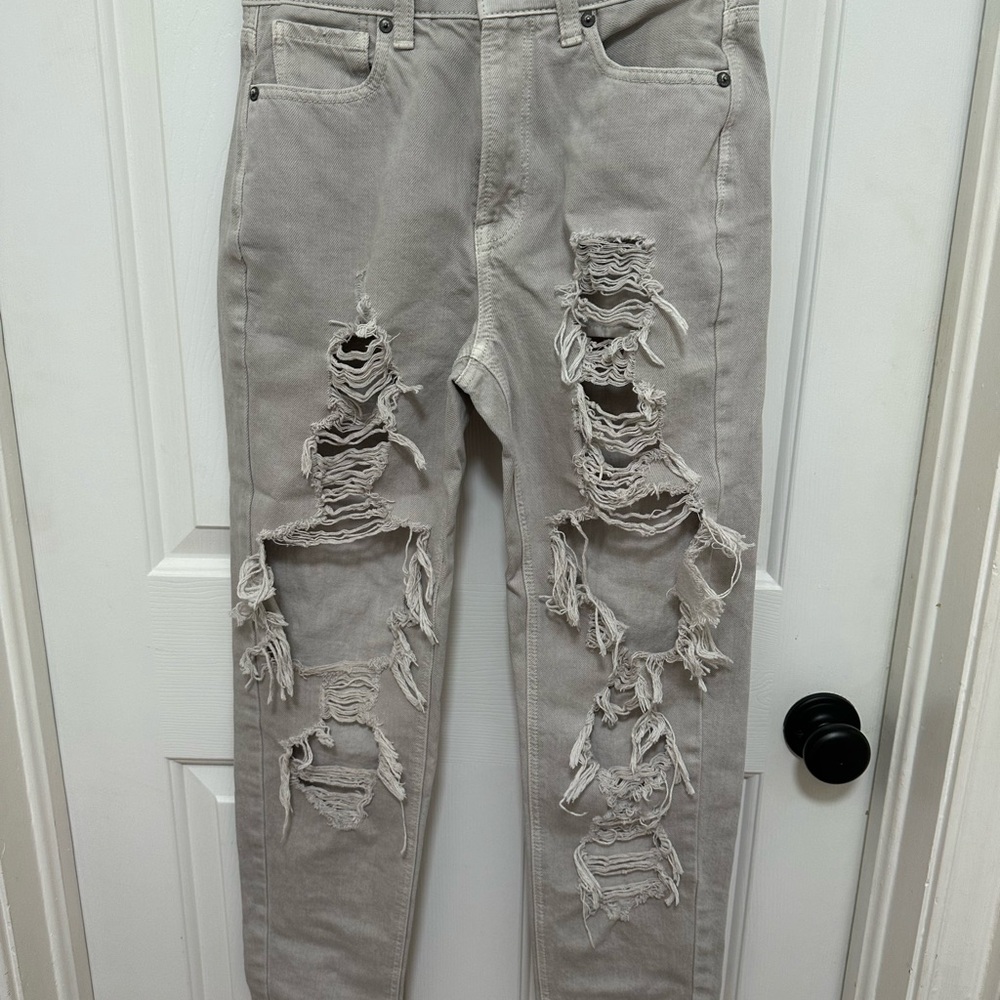 0172 American Eagle Outfitters Light Gray Distressed Ankle Jeans women’s size 2